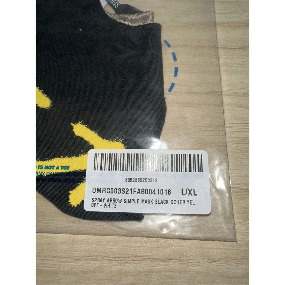Off-White Spray/Arrow Mask Black & White- Bundle Authentic QR code New With Tags
